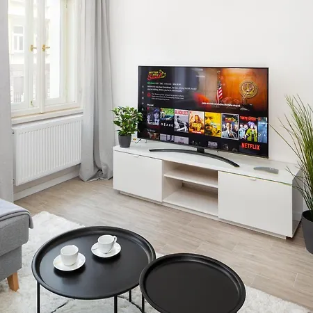 Apartment Days - Minimalist - Easy Access